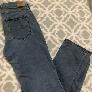 Women’s 29x30 Denizen Levi Medium Wash Midrise Slim Jeans